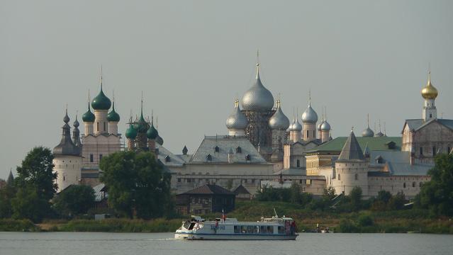 На берегах озера неро между москвой и ярославлем стоит ростов великий ныне небольшой город