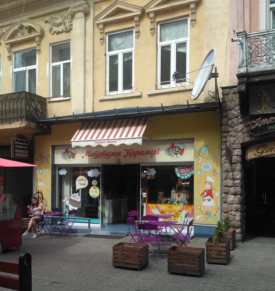 Улица Корзо в Ужгороде - пешеходная зона в старом центре города, история улицы