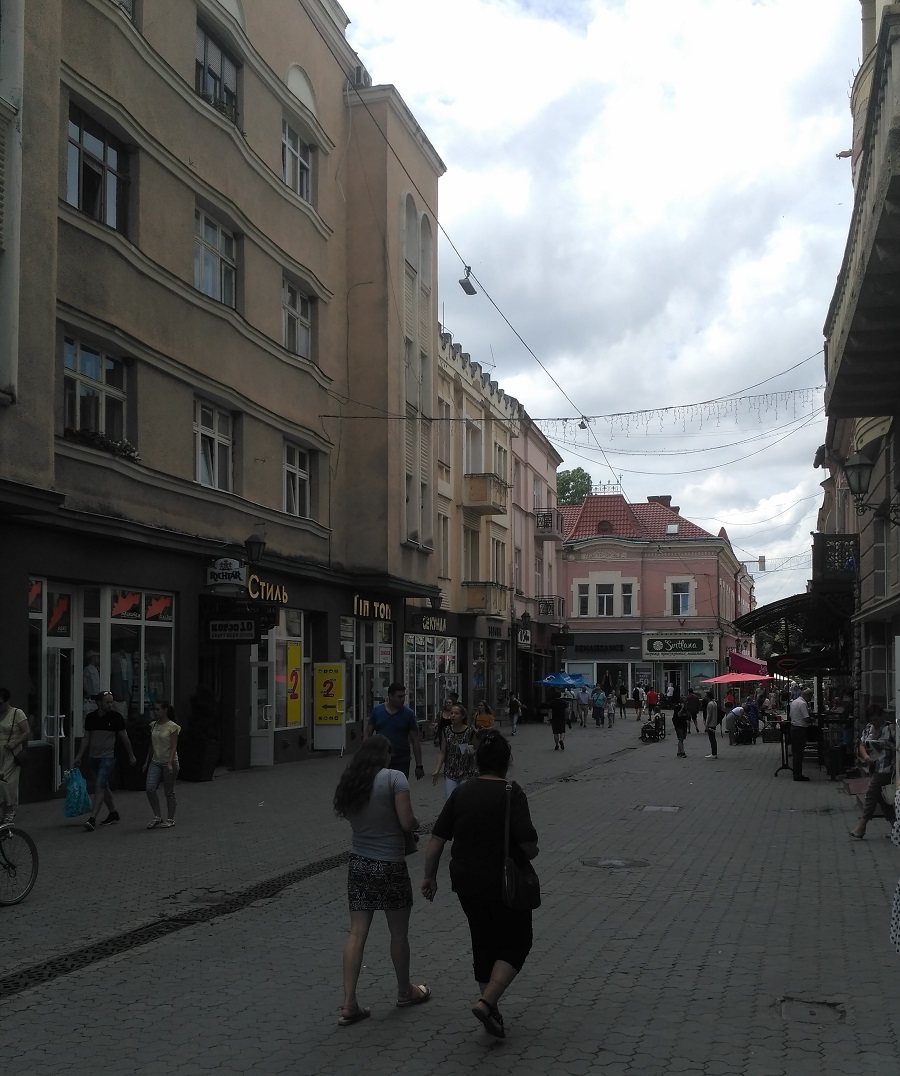 Улица Корзо в Ужгороде - пешеходная зона в старом центре города, история улицы